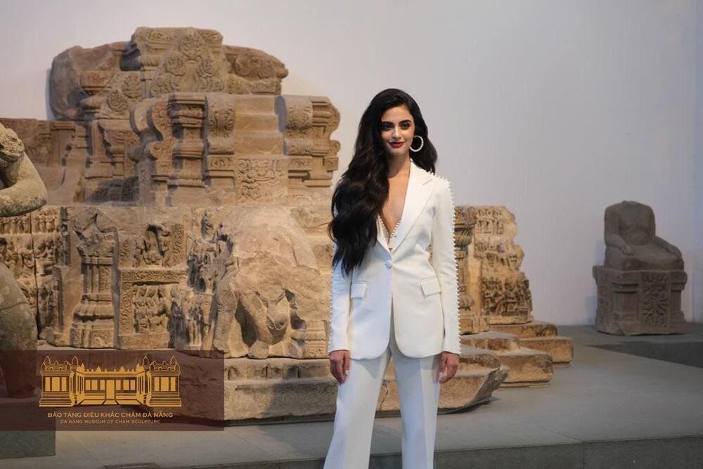 Bạn có thể chụp góc gần các phù điêu để làm nổi bật họa tiết cổ (Nguồn: Bảo tàng Điêu khắc Chăm Đà Nẵng - Da Nang Museum of Cham Sculpture)